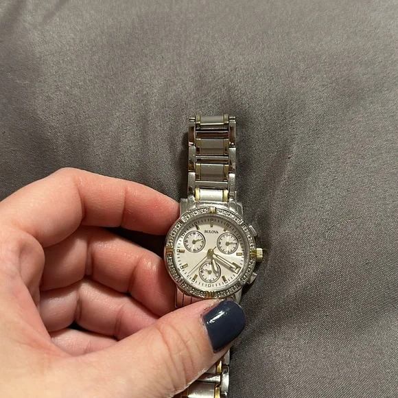 Bulova silver/ gold watch - Picture 6 of 6